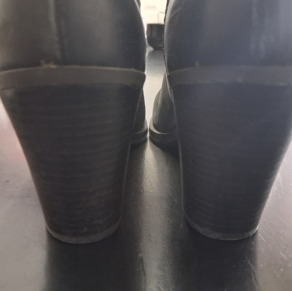 Lucky Brand Black Leather Booties   Size 9.5(40) - Picture 7 of 9